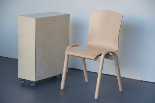 4vibes-Stuhl und Armlehne mit schwingenden Flächen (Bild: Dr. Maik Hester)