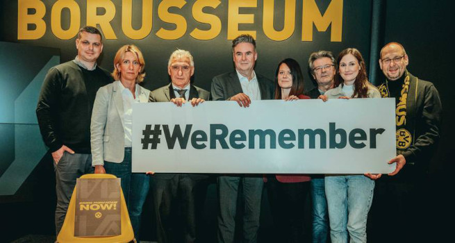 Gruppenbild im Borusseum 25.01.24 (Bild: Borussia Dortmund)
