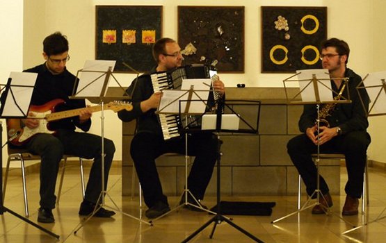 Das Ensemble für Neue Kammermusik an der Universität Dortmund bei Proben in der Melanchthonkirche Bochum (Bild: Gabriele Krettek)